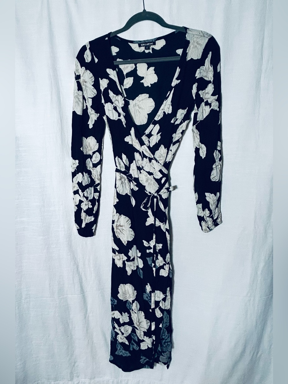 Billabong Vintage '00 Ombre Black & White Floral Wrap Dress beachy Resortwear‎